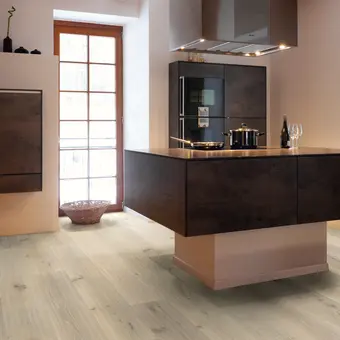 Bennett_&_Jones_Grand_Houses